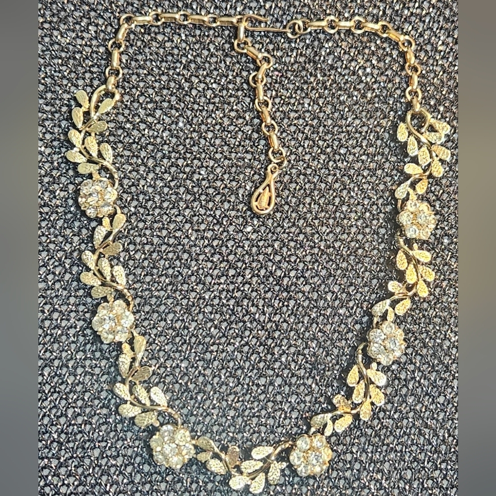 Vintage CORO Gold Tone Floral Collar Necklace